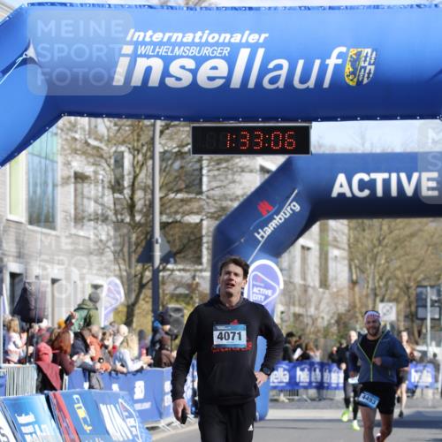 06.04.2025 - 44. Internationalen Wilhelmsburger Insellauf A. Gomolzig http://msf.ph/oto/7556963 06.04.2025 10:23:04 Ziel 4071, 4493 meine-sportfotos.de