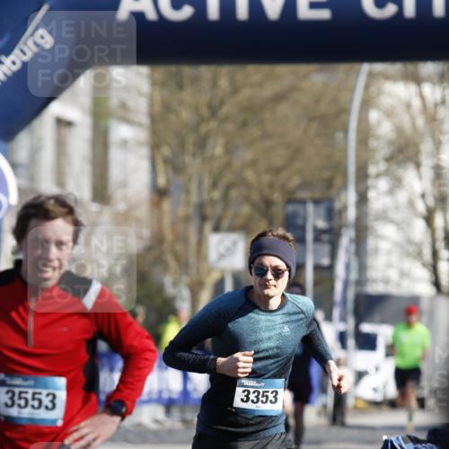 06.04.2025 - 44. Internationalen Wilhelmsburger Insellauf A. Gomolzig http://msf.ph/oto/7557001 06.04.2025 10:22:25 Ziel 3353, 3461, 3553, 4548, 4590 meine-sportfotos.de