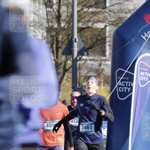 06.04.2025 - 44. Internationalen Wilhelmsburger Insellauf A. Gomolzig http://msf.ph/oto/7557010 06.04.2025 10:22:17 Ziel 3461, 4590 meine-sportfotos.de