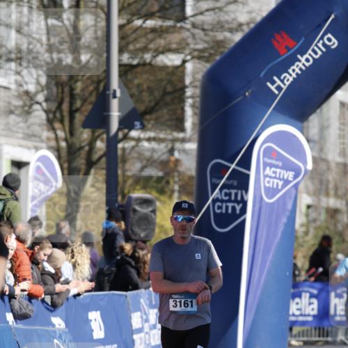 06.04.2025 - 44. Internationalen Wilhelmsburger Insellauf A. Gomolzig http://msf.ph/oto/7557063 06.04.2025 10:21:23 Ziel 4321 meine-sportfotos.de