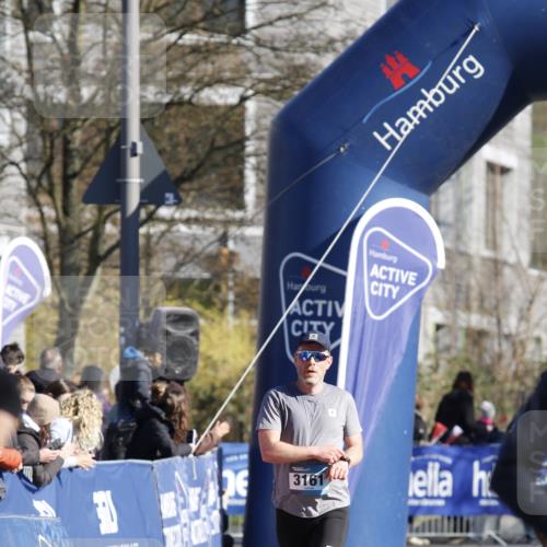 06.04.2025 - 44. Internationalen Wilhelmsburger Insellauf A. Gomolzig http://msf.ph/oto/7557067 06.04.2025 10:21:22 Ziel 4321 meine-sportfotos.de