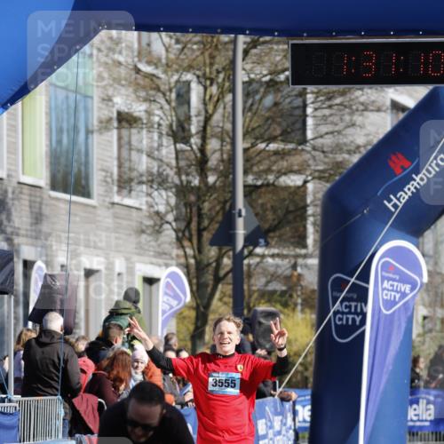 06.04.2025 - 44. Internationalen Wilhelmsburger Insellauf A. Gomolzig http://msf.ph/oto/7557094 06.04.2025 10:21:08 Ziel 3555, 4215 meine-sportfotos.de