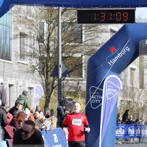 06.04.2025 - 44. Internationalen Wilhelmsburger Insellauf A. Gomolzig http://msf.ph/oto/7557097 06.04.2025 10:21:07 Ziel 3555, 4215 meine-sportfotos.de