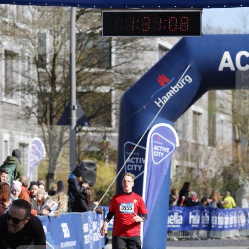 06.04.2025 - 44. Internationalen Wilhelmsburger Insellauf A. Gomolzig http://msf.ph/oto/7557101 06.04.2025 10:21:07 Ziel 3555, 4215 meine-sportfotos.de