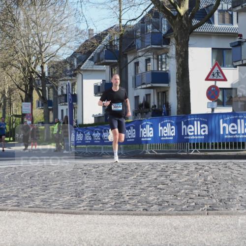 06.04.2025 - 44. Internationalen Wilhelmsburger Insellauf Luisa Fischer http://msf.ph/oto/7557111 06.04.2025 10:15:04 Ziel 1, 3059 meine-sportfotos.de