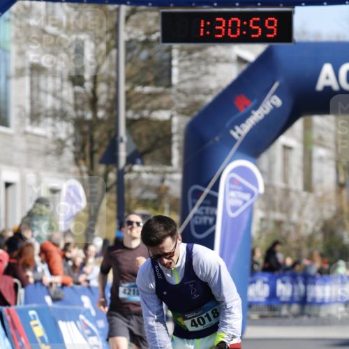06.04.2025 - 44. Internationalen Wilhelmsburger Insellauf A. Gomolzig http://msf.ph/oto/7557112 06.04.2025 10:20:58 Ziel 4018, 4215, 4514 meine-sportfotos.de