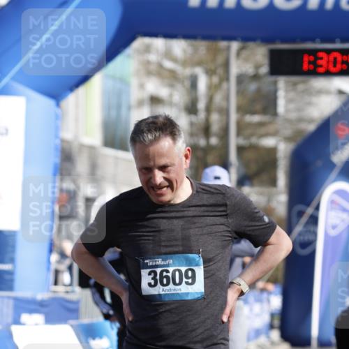 06.04.2025 - 44. Internationalen Wilhelmsburger Insellauf A. Gomolzig http://msf.ph/oto/7557125 06.04.2025 10:20:47 Ziel 3062, 3609, 3768, 3864 meine-sportfotos.de