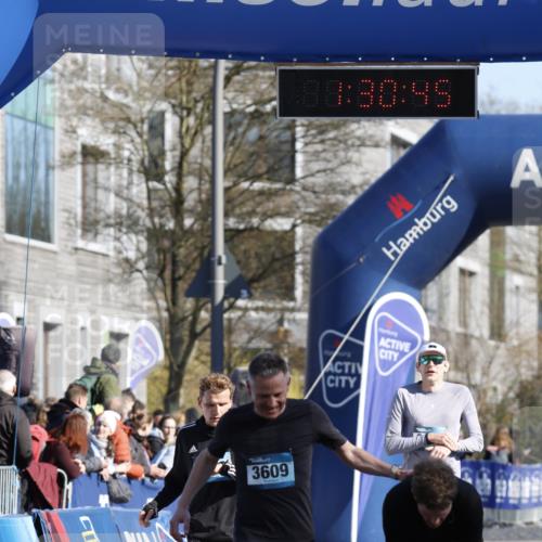 06.04.2025 - 44. Internationalen Wilhelmsburger Insellauf A. Gomolzig http://msf.ph/oto/7557132 06.04.2025 10:20:43 Ziel 3062, 3609, 3768, 3864 meine-sportfotos.de