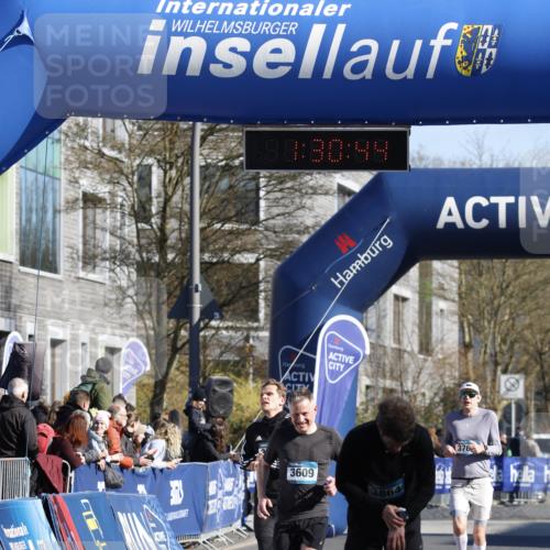 06.04.2025 - 44. Internationalen Wilhelmsburger Insellauf A. Gomolzig http://msf.ph/oto/7557135 06.04.2025 10:20:42 Ziel 3062, 3609, 3864 meine-sportfotos.de