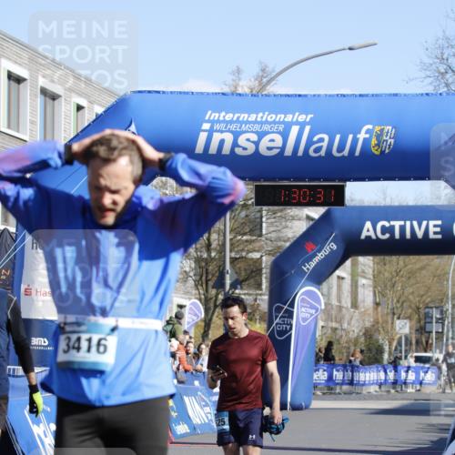 06.04.2025 - 44. Internationalen Wilhelmsburger Insellauf A. Gomolzig http://msf.ph/oto/7557149 06.04.2025 10:20:30 Ziel 3416, 4525, 4608, 5193 meine-sportfotos.de