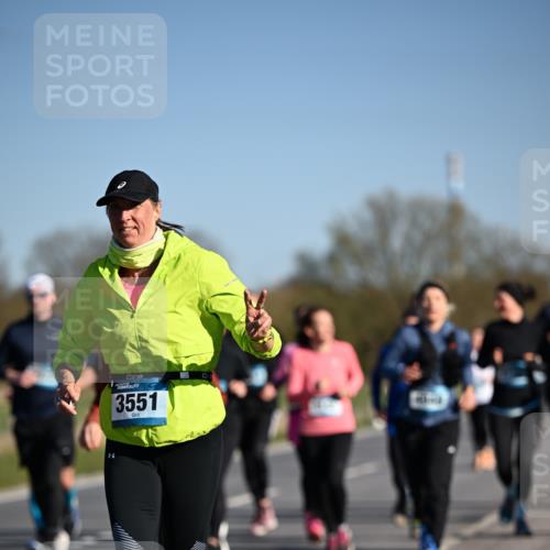 06.04.2025 - 44. Internationalen Wilhelmsburger Insellauf Dr. Thomas Lammeyer http://msf.ph/oto/7557151 06.04.2025 09:33:08 Laufen 3551 meine-sportfotos.de