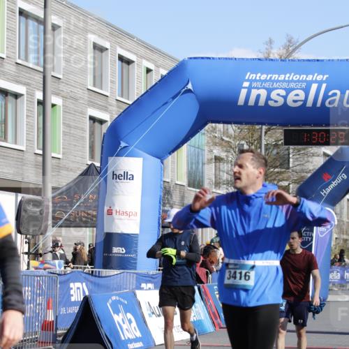 06.04.2025 - 44. Internationalen Wilhelmsburger Insellauf A. Gomolzig http://msf.ph/oto/7557156 06.04.2025 10:20:27 Ziel 3416, 4525, 4608, 5193 meine-sportfotos.de