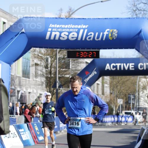 06.04.2025 - 44. Internationalen Wilhelmsburger Insellauf A. Gomolzig http://msf.ph/oto/7557159 06.04.2025 10:20:25 Ziel 3416, 4525, 4608, 5193 meine-sportfotos.de