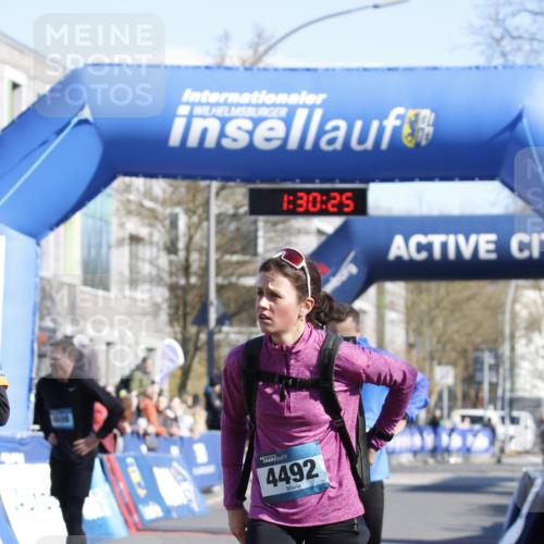 06.04.2025 - 44. Internationalen Wilhelmsburger Insellauf A. Gomolzig http://msf.ph/oto/7557161 06.04.2025 10:20:23 Ziel 3416, 4416, 4525, 4608 meine-sportfotos.de