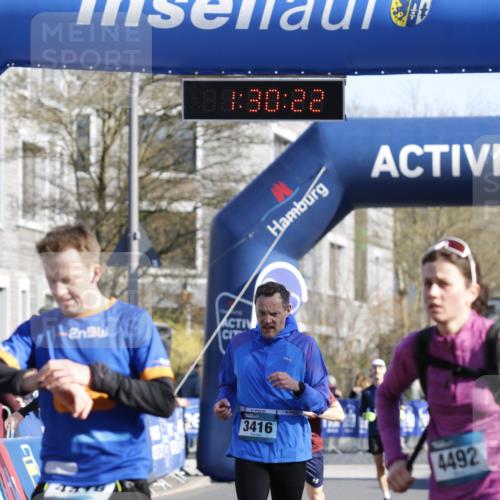06.04.2025 - 44. Internationalen Wilhelmsburger Insellauf A. Gomolzig http://msf.ph/oto/7557168 06.04.2025 10:20:20 Ziel 3416, 4416, 4525, 4608 meine-sportfotos.de