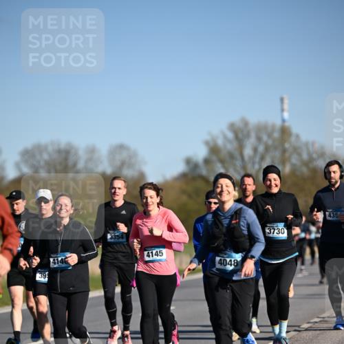 06.04.2025 - 44. Internationalen Wilhelmsburger Insellauf Dr. Thomas Lammeyer http://msf.ph/oto/7557169 06.04.2025 09:33:09 Laufen 399, 4145, 414, 4048, 435, 3730 meine-sportfotos.de