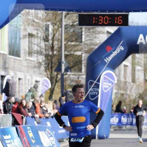 06.04.2025 - 44. Internationalen Wilhelmsburger Insellauf A. Gomolzig http://msf.ph/oto/7557174 06.04.2025 10:20:14 Ziel 4416 meine-sportfotos.de