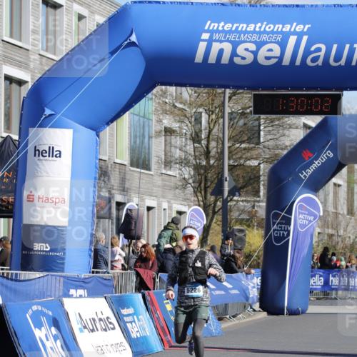 06.04.2025 - 44. Internationalen Wilhelmsburger Insellauf A. Gomolzig http://msf.ph/oto/7557184 06.04.2025 10:20:00 Ziel 5226 meine-sportfotos.de