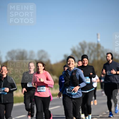 06.04.2025 - 44. Internationalen Wilhelmsburger Insellauf Dr. Thomas Lammeyer http://msf.ph/oto/7557186 06.04.2025 09:33:09 Laufen 4145, 4146, 40, 30 meine-sportfotos.de