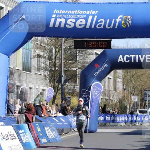 06.04.2025 - 44. Internationalen Wilhelmsburger Insellauf A. Gomolzig http://msf.ph/oto/7557191 06.04.2025 10:19:58 Ziel  meine-sportfotos.de