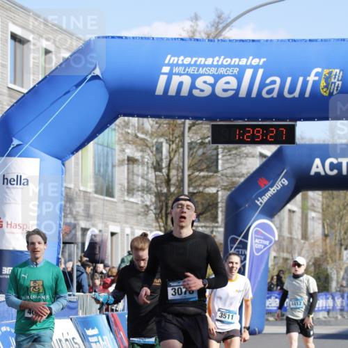 06.04.2025 - 44. Internationalen Wilhelmsburger Insellauf A. Gomolzig http://msf.ph/oto/7557215 06.04.2025 10:19:25 Ziel 3078, 3182, 3456, 3511, 3839, 4085, 4417, 4537 meine-sportfotos.de