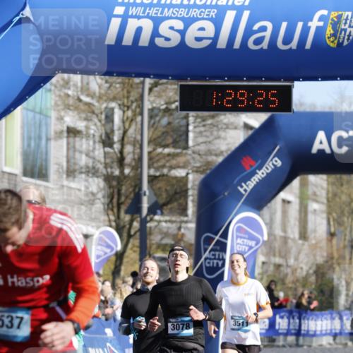 06.04.2025 - 44. Internationalen Wilhelmsburger Insellauf A. Gomolzig http://msf.ph/oto/7557221 06.04.2025 10:19:23 Ziel 3078, 3182, 3456, 3511, 3839, 4085, 4537 meine-sportfotos.de