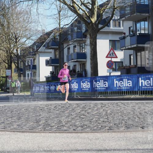 06.04.2025 - 44. Internationalen Wilhelmsburger Insellauf Luisa Fischer http://msf.ph/oto/7557239 06.04.2025 10:16:00 Ziel 4492 meine-sportfotos.de