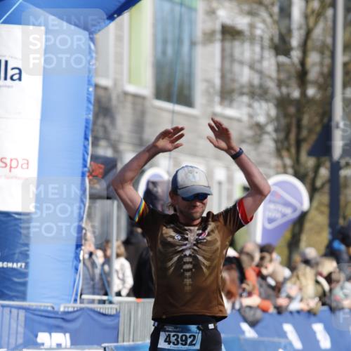 06.04.2025 - 44. Internationalen Wilhelmsburger Insellauf A. Gomolzig http://msf.ph/oto/7557253 06.04.2025 10:19:04 Ziel 4392 meine-sportfotos.de