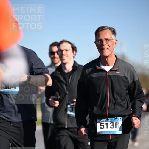 06.04.2025 - 44. Internationalen Wilhelmsburger Insellauf Dr. Thomas Lammeyer http://msf.ph/oto/7557274 06.04.2025 09:33:14 Laufen 4354, 5136 meine-sportfotos.de