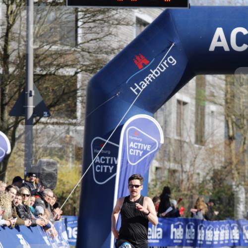 06.04.2025 - 44. Internationalen Wilhelmsburger Insellauf A. Gomolzig http://msf.ph/oto/7557289 06.04.2025 10:18:44 Ziel 3203, 3643 meine-sportfotos.de