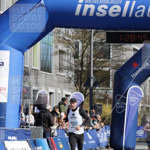 06.04.2025 - 44. Internationalen Wilhelmsburger Insellauf A. Gomolzig http://msf.ph/oto/7557292 06.04.2025 10:18:43 Ziel 3203, 3643 meine-sportfotos.de