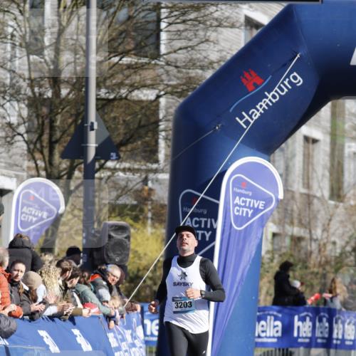 06.04.2025 - 44. Internationalen Wilhelmsburger Insellauf A. Gomolzig http://msf.ph/oto/7557299 06.04.2025 10:18:41 Ziel 3643 meine-sportfotos.de