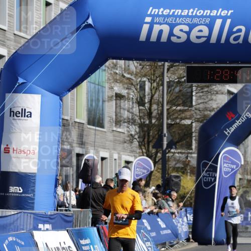 06.04.2025 - 44. Internationalen Wilhelmsburger Insellauf A. Gomolzig http://msf.ph/oto/7557302 06.04.2025 10:18:39 Ziel 3643 meine-sportfotos.de