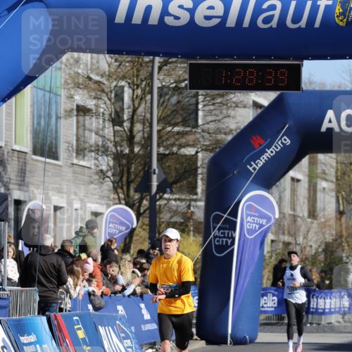06.04.2025 - 44. Internationalen Wilhelmsburger Insellauf A. Gomolzig http://msf.ph/oto/7557305 06.04.2025 10:18:38 Ziel 3643 meine-sportfotos.de