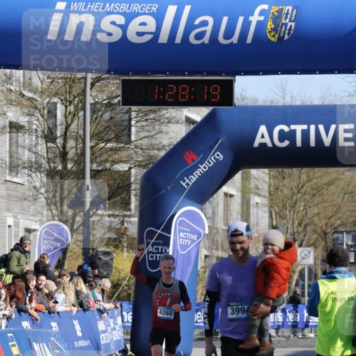06.04.2025 - 44. Internationalen Wilhelmsburger Insellauf A. Gomolzig http://msf.ph/oto/7557318 06.04.2025 10:18:17 Ziel 3368, 3994 meine-sportfotos.de