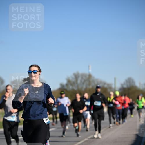 06.04.2025 - 44. Internationalen Wilhelmsburger Insellauf Dr. Thomas Lammeyer http://msf.ph/oto/7557327 06.04.2025 09:33:20 Laufen 1979, 33 meine-sportfotos.de