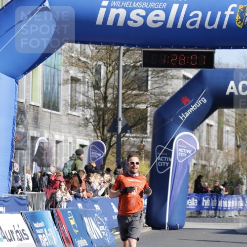 06.04.2025 - 44. Internationalen Wilhelmsburger Insellauf A. Gomolzig http://msf.ph/oto/7557343 06.04.2025 10:17:59 Ziel 3514 meine-sportfotos.de
