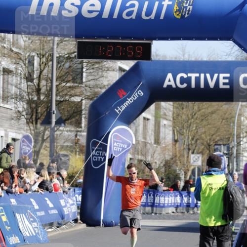 06.04.2025 - 44. Internationalen Wilhelmsburger Insellauf A. Gomolzig http://msf.ph/oto/7557353 06.04.2025 10:17:57 Ziel  meine-sportfotos.de