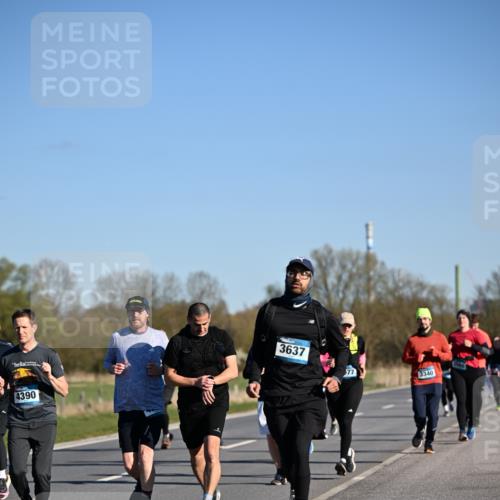 06.04.2025 - 44. Internationalen Wilhelmsburger Insellauf Dr. Thomas Lammeyer http://msf.ph/oto/7557361 06.04.2025 09:33:23 Laufen 4390, 3637, 77, 3340 meine-sportfotos.de