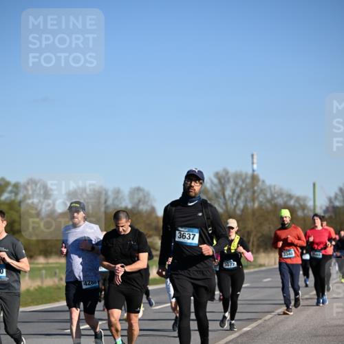 06.04.2025 - 44. Internationalen Wilhelmsburger Insellauf Dr. Thomas Lammeyer http://msf.ph/oto/7557369 06.04.2025 09:33:23 Laufen 10, 4280, 3637, 3340, 8665, 3077 meine-sportfotos.de