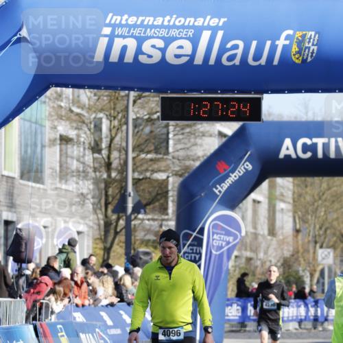 06.04.2025 - 44. Internationalen Wilhelmsburger Insellauf A. Gomolzig http://msf.ph/oto/7557385 06.04.2025 10:17:23 Ziel 4096 meine-sportfotos.de