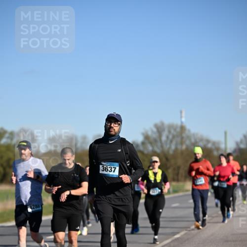 06.04.2025 - 44. Internationalen Wilhelmsburger Insellauf Dr. Thomas Lammeyer http://msf.ph/oto/7557386 06.04.2025 09:33:24 Laufen 4288, 3637 meine-sportfotos.de