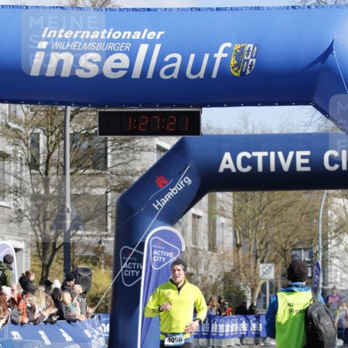 06.04.2025 - 44. Internationalen Wilhelmsburger Insellauf A. Gomolzig http://msf.ph/oto/7557391 06.04.2025 10:17:19 Ziel 4096, 4325 meine-sportfotos.de