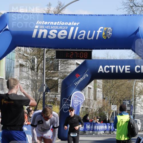 06.04.2025 - 44. Internationalen Wilhelmsburger Insellauf A. Gomolzig http://msf.ph/oto/7557399 06.04.2025 10:17:07 Ziel 3600, 4325, 4570 meine-sportfotos.de