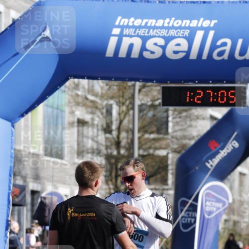 06.04.2025 - 44. Internationalen Wilhelmsburger Insellauf A. Gomolzig http://msf.ph/oto/7557405 06.04.2025 10:17:03 Ziel 3600, 4570 meine-sportfotos.de