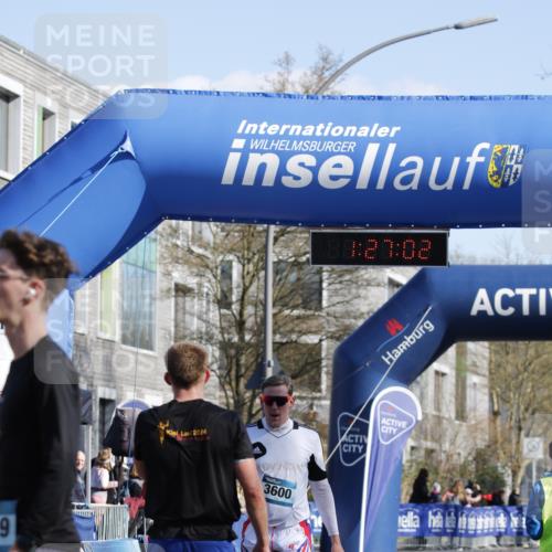 06.04.2025 - 44. Internationalen Wilhelmsburger Insellauf A. Gomolzig http://msf.ph/oto/7557410 06.04.2025 10:17:00 Ziel 3600, 4570 meine-sportfotos.de