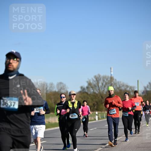 06.04.2025 - 44. Internationalen Wilhelmsburger Insellauf Dr. Thomas Lammeyer http://msf.ph/oto/7557412 06.04.2025 09:33:25 Laufen 3637, 3288, 3340, 3077, 3565, 309, 2 meine-sportfotos.de