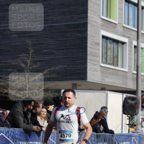 06.04.2025 - 44. Internationalen Wilhelmsburger Insellauf A. Gomolzig http://msf.ph/oto/7557413 06.04.2025 10:16:58 Ziel 3600, 4570 meine-sportfotos.de