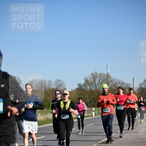 06.04.2025 - 44. Internationalen Wilhelmsburger Insellauf Dr. Thomas Lammeyer http://msf.ph/oto/7557418 06.04.2025 09:33:25 Laufen 3077, 3340, 3565 meine-sportfotos.de
