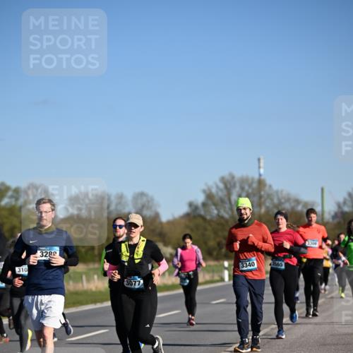 06.04.2025 - 44. Internationalen Wilhelmsburger Insellauf Dr. Thomas Lammeyer http://msf.ph/oto/7557430 06.04.2025 09:33:26 Laufen 310, 3280, 3340, 3077, 3565, 3309 meine-sportfotos.de